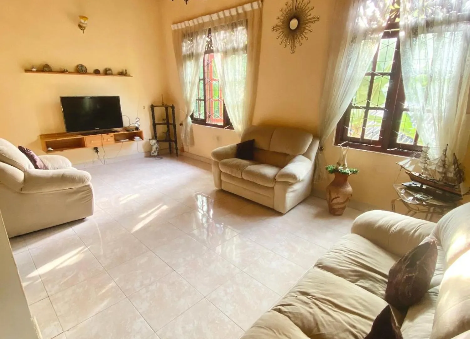 קנדי Dili'S Home Stay